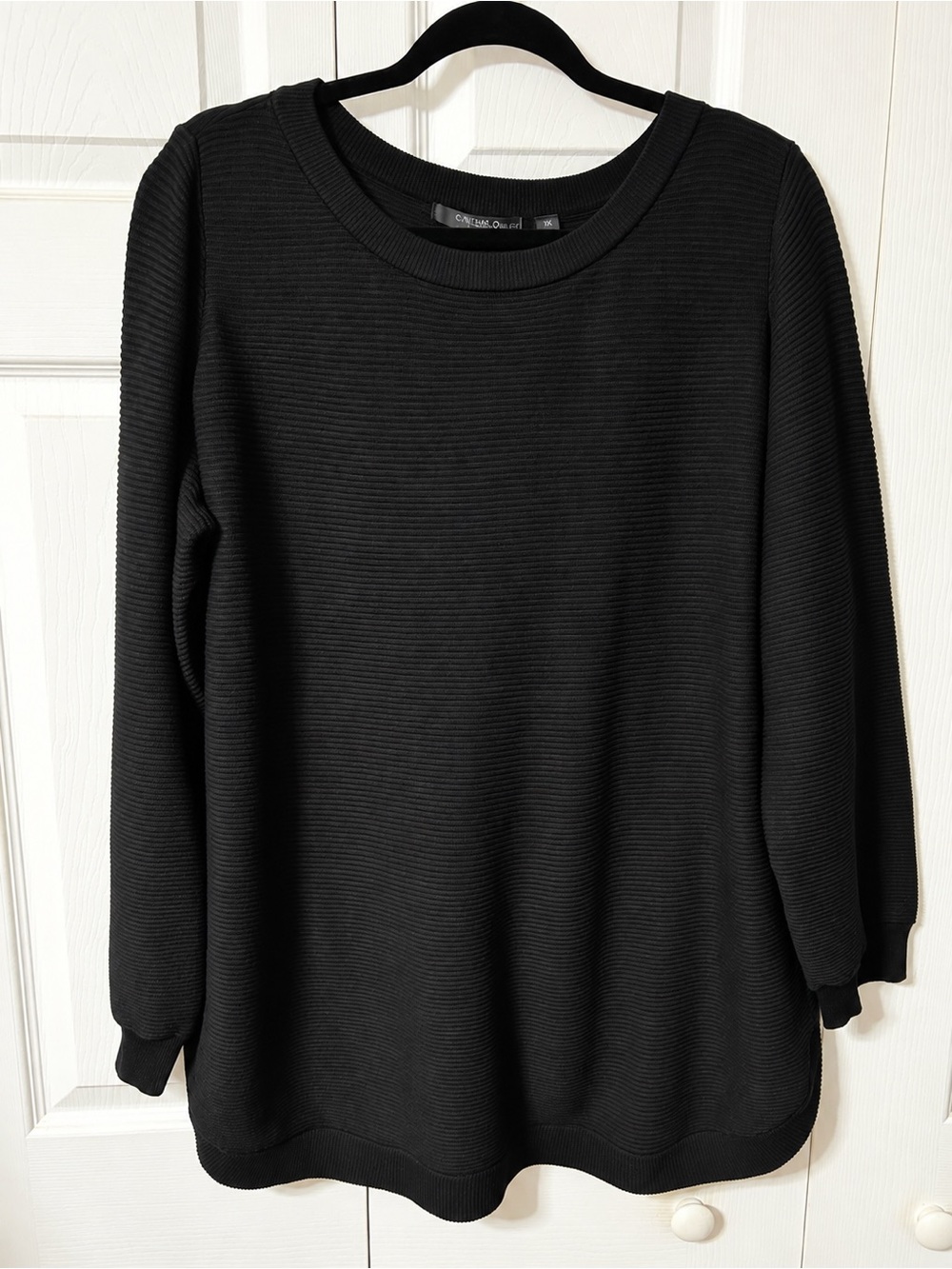 Cyrus Women’s Black Textured Ribbed Pullover Sweater